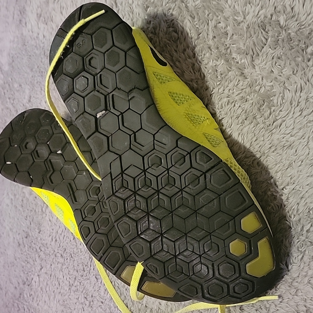 Nikes - Picture 2 of 4